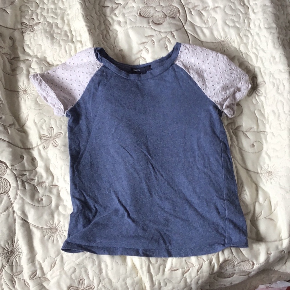 T-shirt          Smoke and pets free home